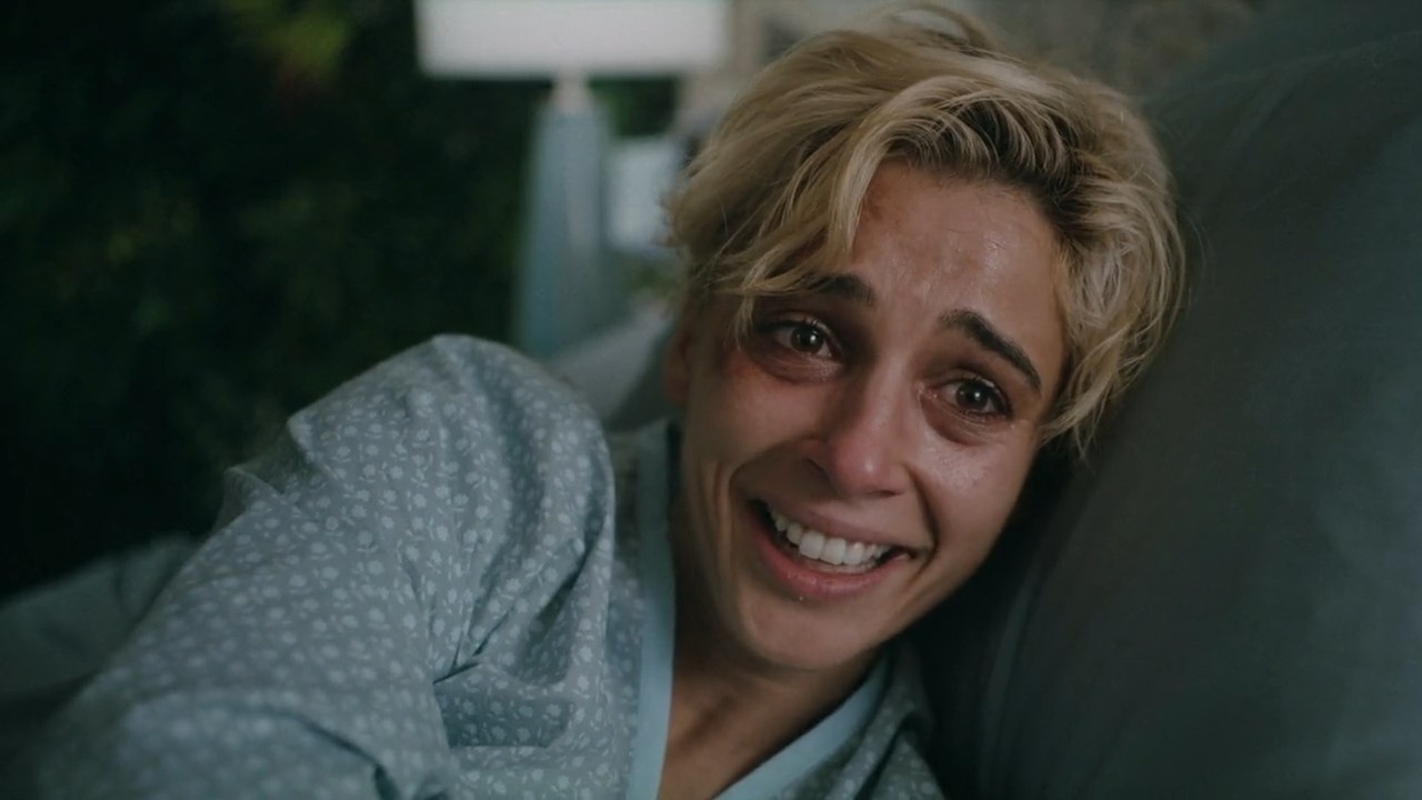 Naomi Scott looking distraught in Smile 2.