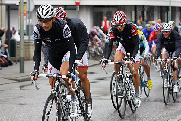 Karsten Kroon (Saxo Bank) was active in the closing kilometres of the stage.