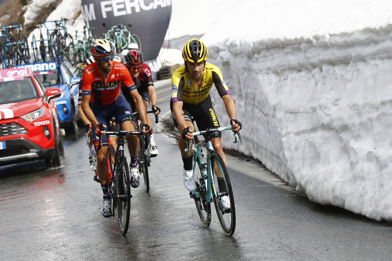 Vincenzo Nibali rides aside Primoz Roglic on the final climb