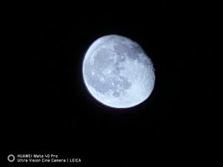 Ett fotoexempel på månen taget med Huawei Mate 40 Pro