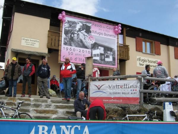 The very top of the Gavia at 2652 metres