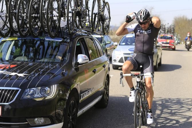 Yaroslav Popovych loads up on bottles for his Trek Factory Racing teammates