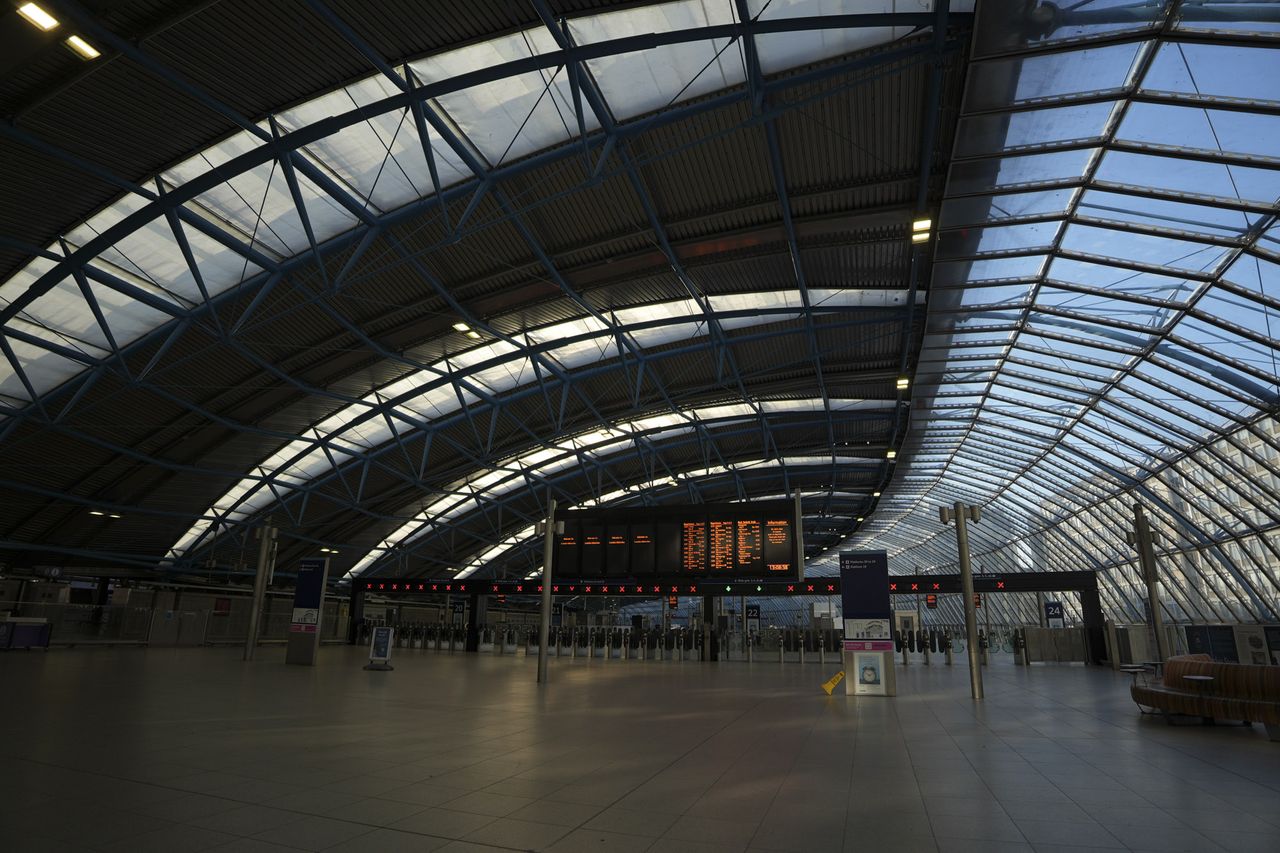 Sigma 12mm f/1.4 DC | C image quality test shot showing architecture and interior performance