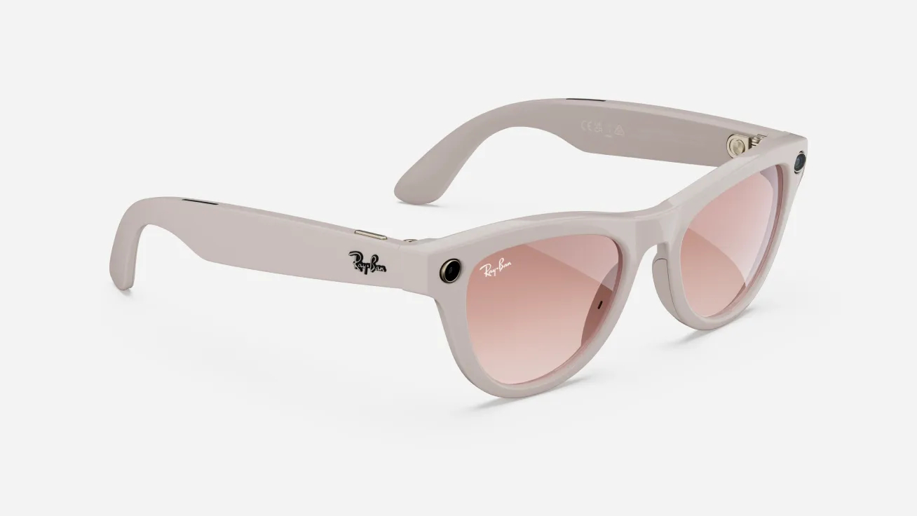 Las gafas inteligentes Skyler Ray-Ban Meta con lentes rosas