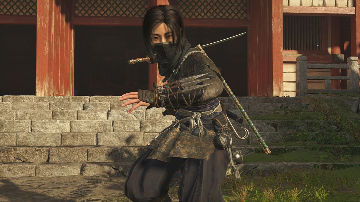 Naoe in Assassin&#039;s Creed Shadows, about to take a swing at something that isn&#039;t a shrine table, presumably