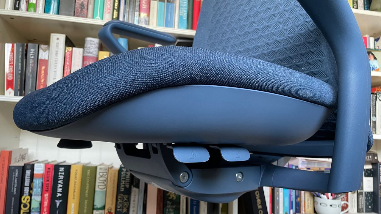 A close up look of the seat of the Verve chair.