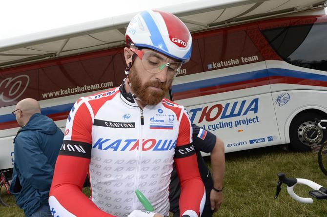 Luca Paolini signs autographs