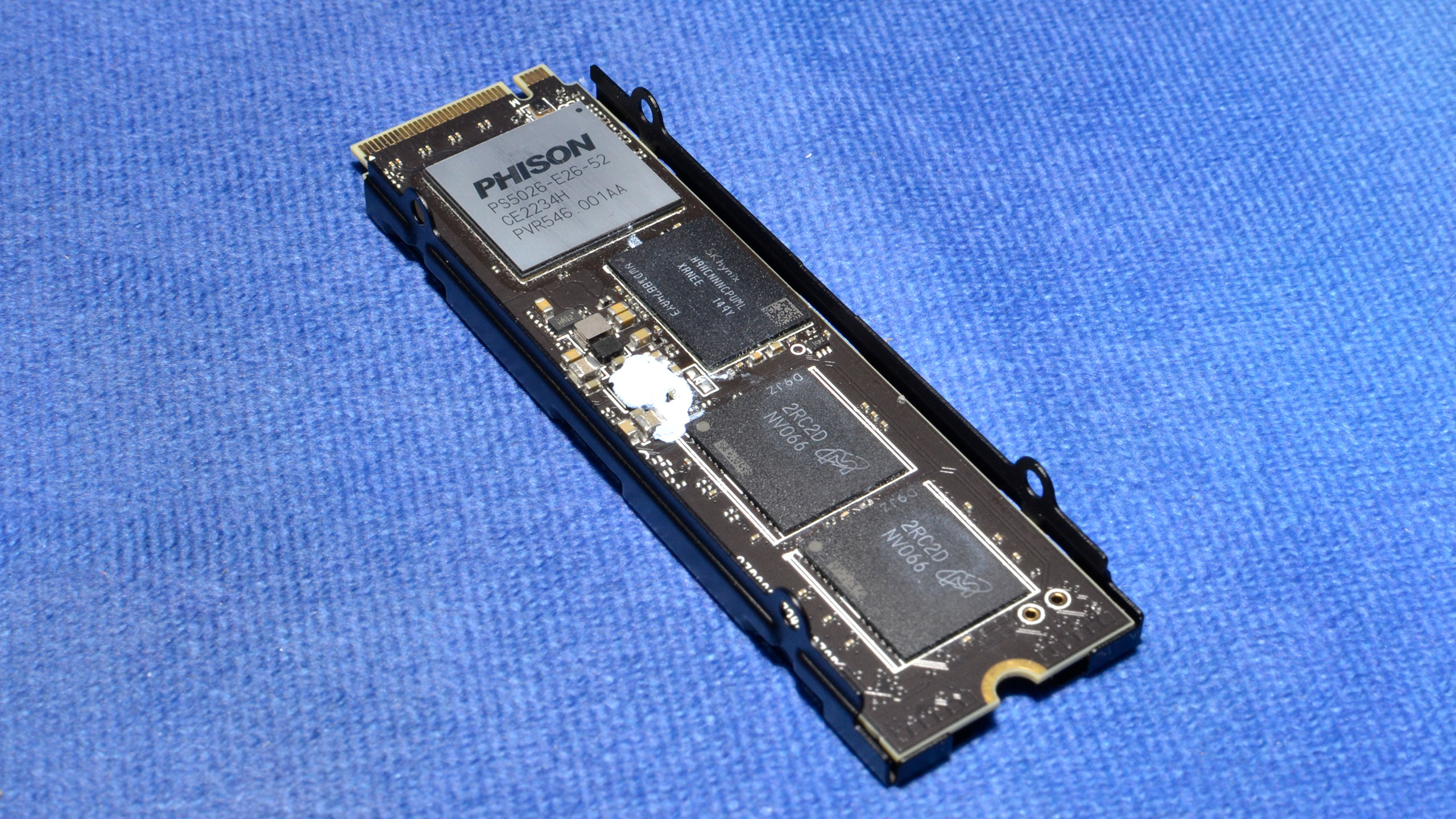 Phison PS5026-E26 Reference Design PCIe 5.0 2TB NVMe M.2 SSD