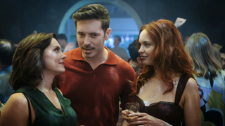 Charlotte (Annabel Scholey), Jacob (Sam Palladio) and Mia (Aggy K Adams) in a nightclub in The Couple Next Door season 2