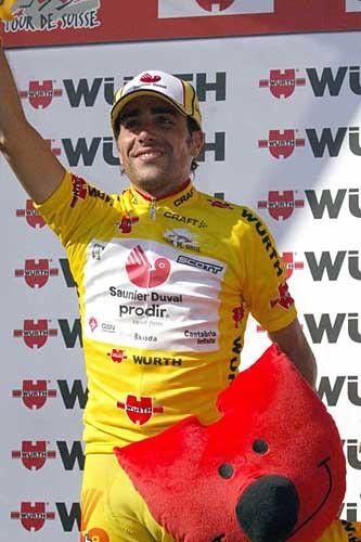 Koldo Gil (Saunier Duval-Prodir) isn't so sure about the W&uuml;rth bear.