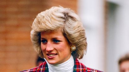 PORTSMOUTH, ENGLAND - JANUARY 23 Diana, Princess of Wales on a visit to Portsmouth, on January 23, 1989 in Portsmouth, United Kingdom. (Photo by Julian Parker/UK Press via Getty Images)
