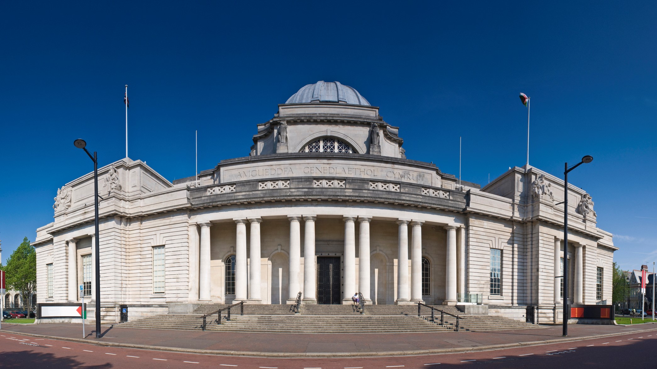 El Museo Nacional de Cardiff alberga impresionantes colecciones de arte, geología e historia natural.