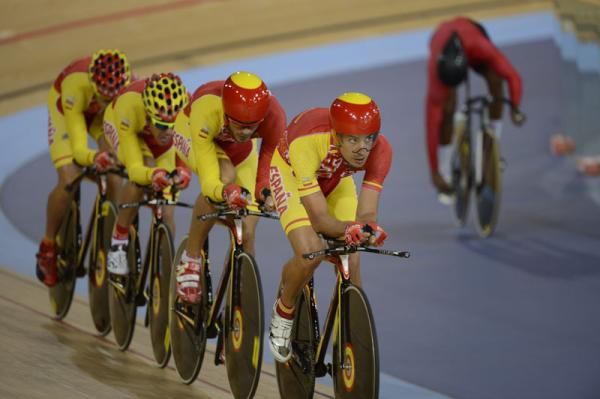 Spain's men's pursuit team