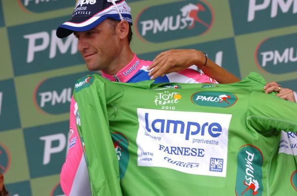 Alessandro Petacchi dons the green jersey once more.