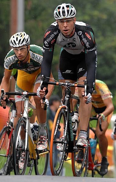 Menzies crests the small hill at the US national crits