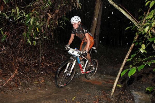 Sarah Holmes in third in the elite women's race
