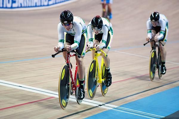 The Australian men's pursuit team suffered misfortune during the final.