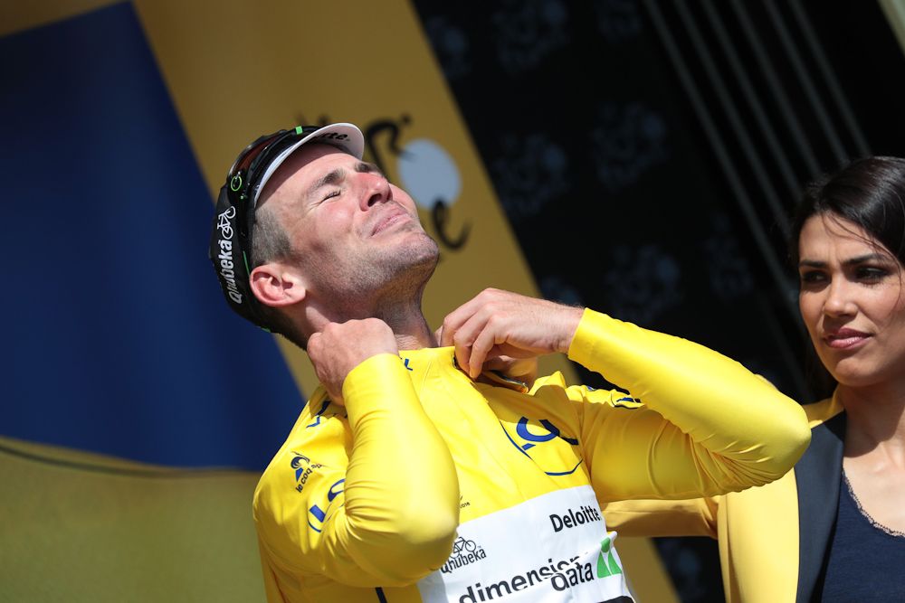 Cavendish earned his first yellow jersey with the stage 1 win