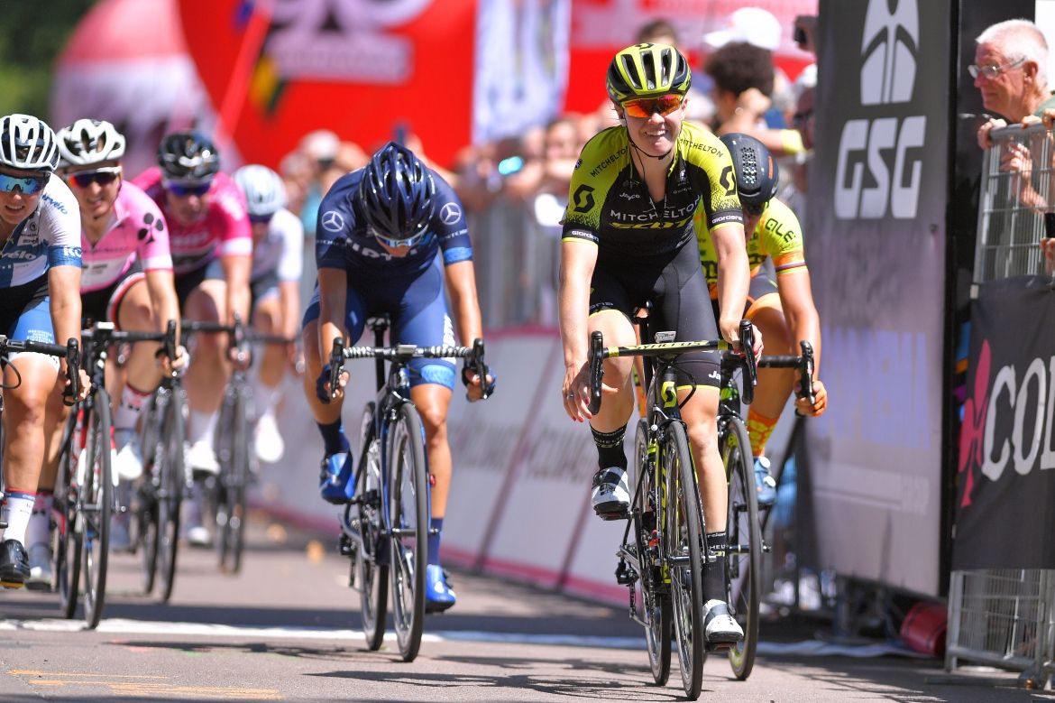Jolien D'Hoore (Mitchelton-Scott) takes the win