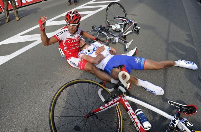Leonardo Duque (Cofidis) holds Yoann Offredo (FDJ) after a crash in Gent-Wevelgem