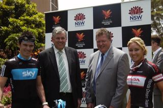 (L-R): Chris Sutton (Team Sky), NSW Events Minister Kevin Greene, race organiser Phil Bates and Commonwealth Games champion Rochelle Gilmore (Honda Dream Team).