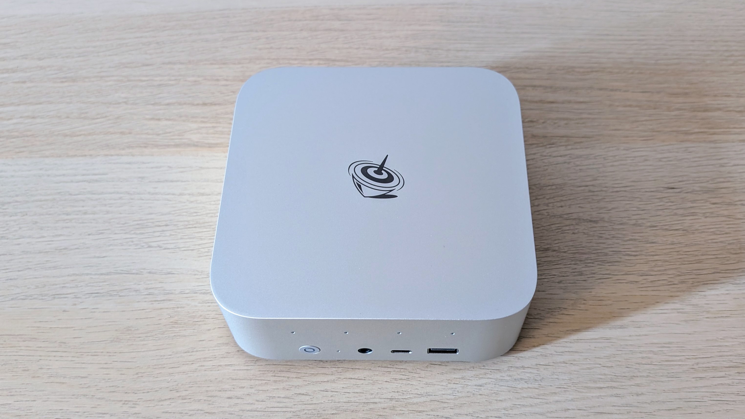 The Beelink SEi13 Pro on a desk