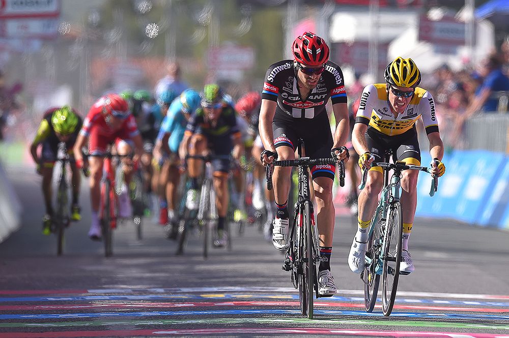 Tom Dumoulin and Steven Kruijswijk finish second and third during stage 4 of the Giro.