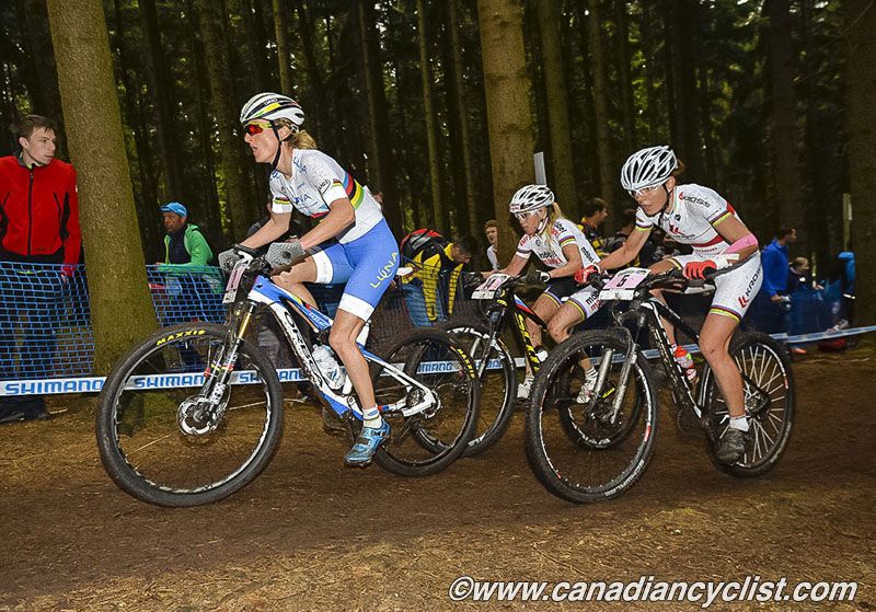 Catharine Pendrel (Luna Pro Team) leads Irina Kalentieva and Maja Wloszczowska (Kross Racing Team)