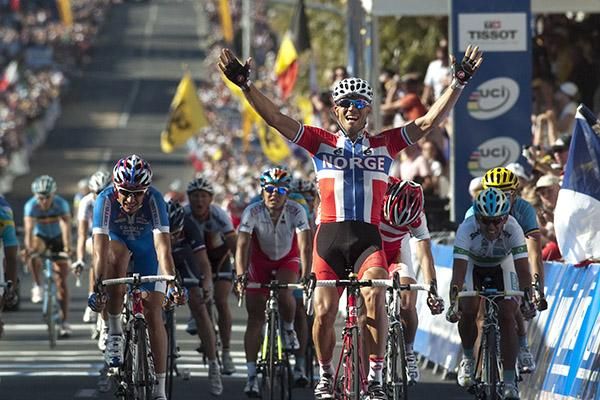 Thor Hushovd (Norway) takes out the men's road race in Geelong.