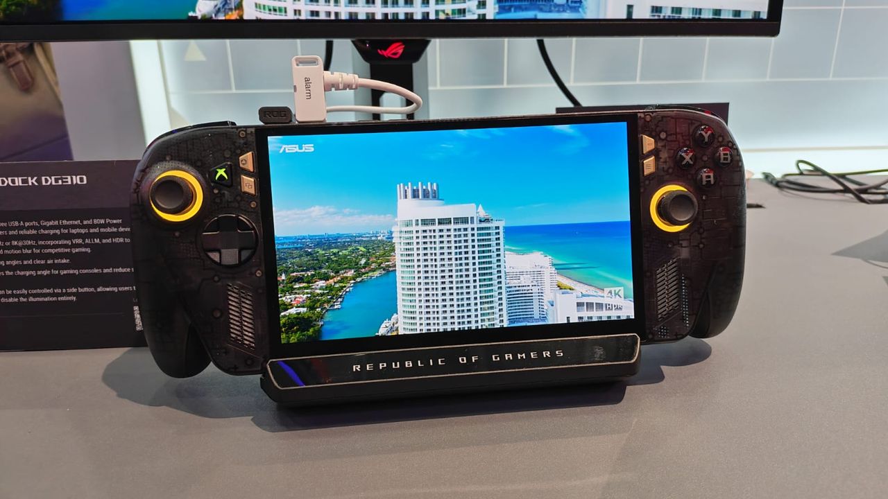 The OLED display of the ROG Ally X20