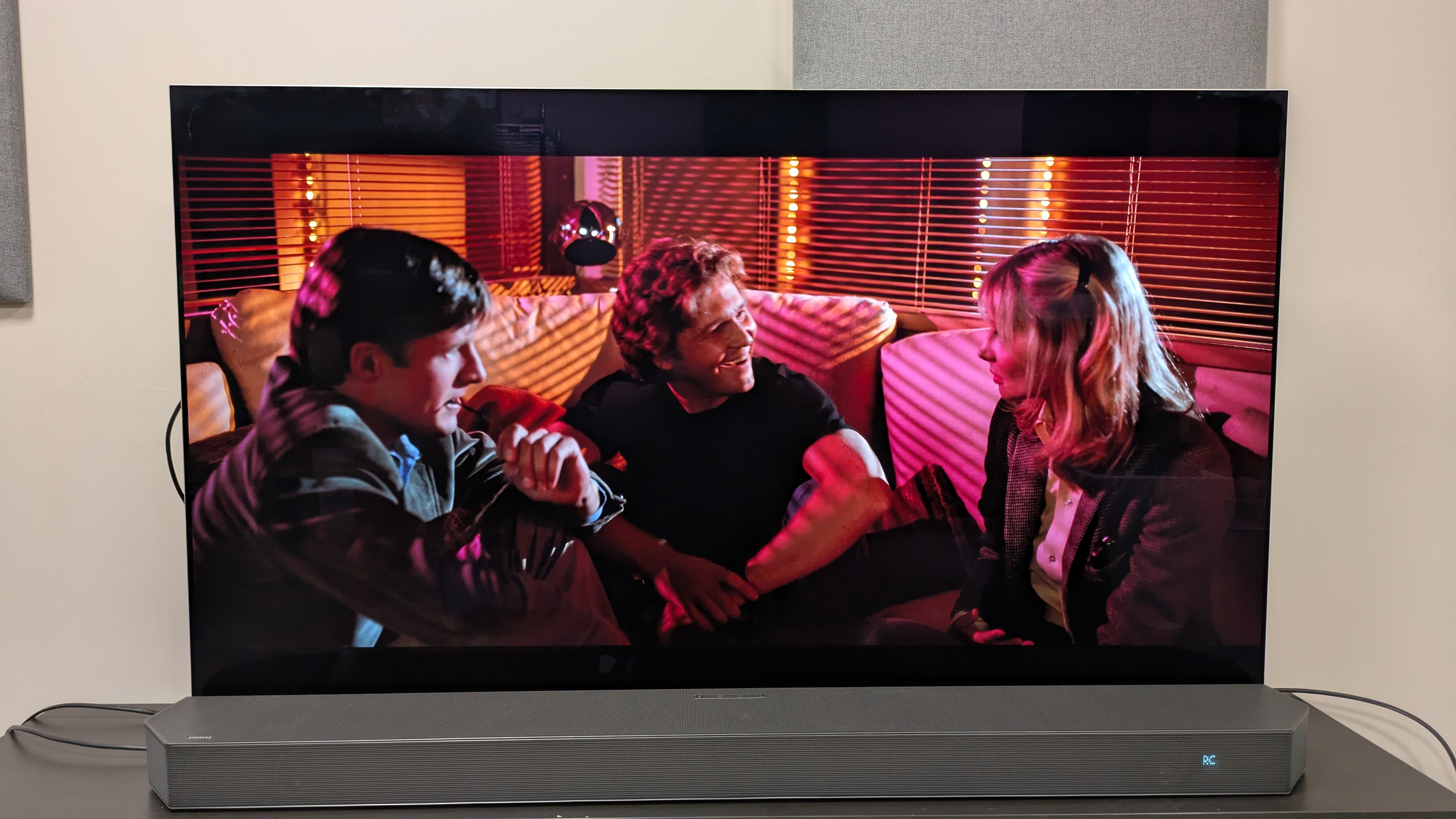 Tron (1982) 4K Blu-ray on LG G5 with Flynn, Alan and Lora on screen