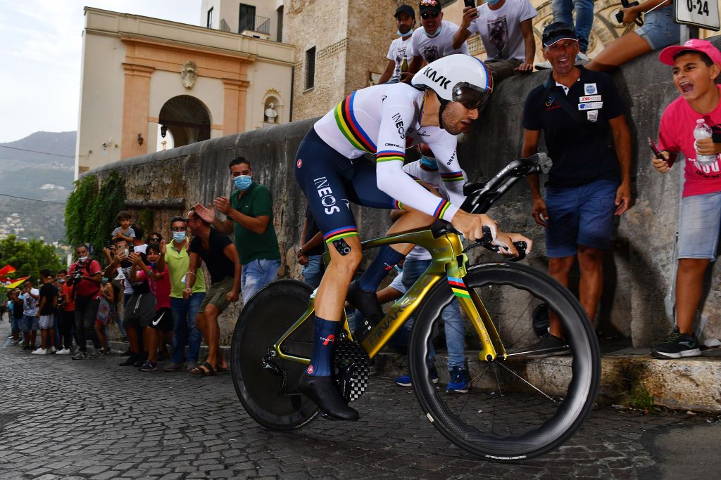 PALERMO ITALY OCTOBER 03 Filippo Ganna of Italy and Team INEOS Grenadiers World Champion Jersey Gold Pinarello Bolide TT Bike Monte Caputo Public Fans during the 103rd Giro dItalia 2020 Stage 1 a 151km Individual Time Trial stage from Monreale to Palermo ITT girodiitalia Giro on October 03 2020 in Palermo Italy Photo by Stuart FranklinGetty Images