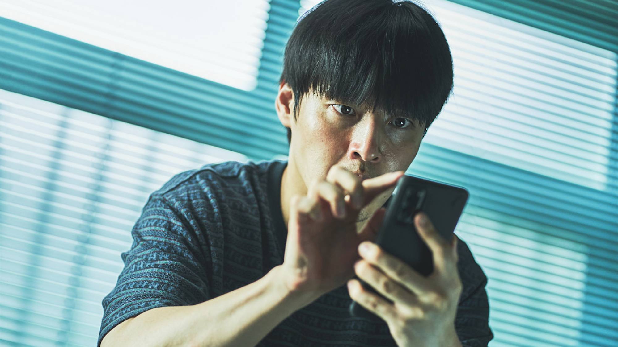 Kang Ha-neul in "Wall to Wall" on Netflix