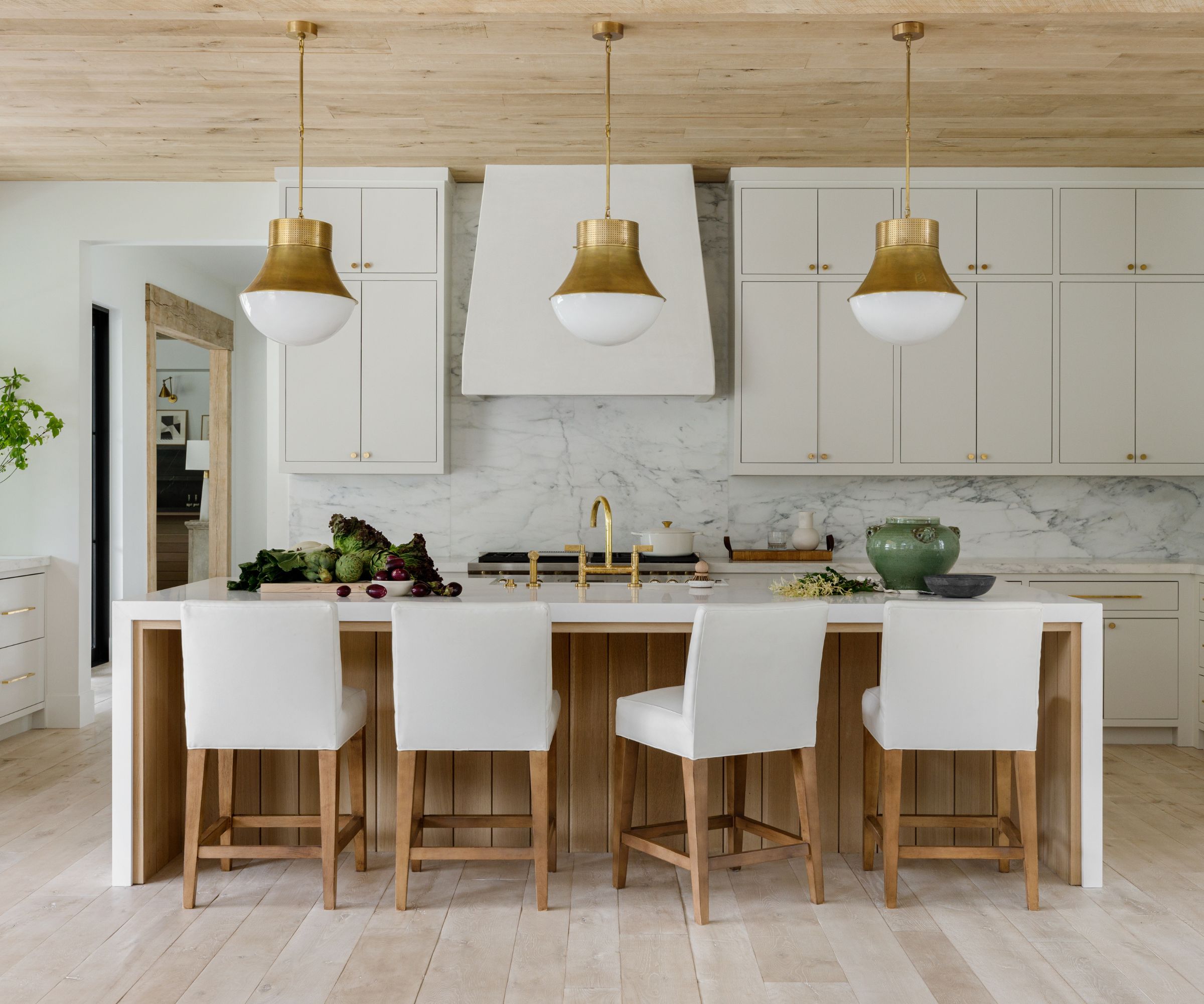 5 kitchen island trends to follow in 2024, according…