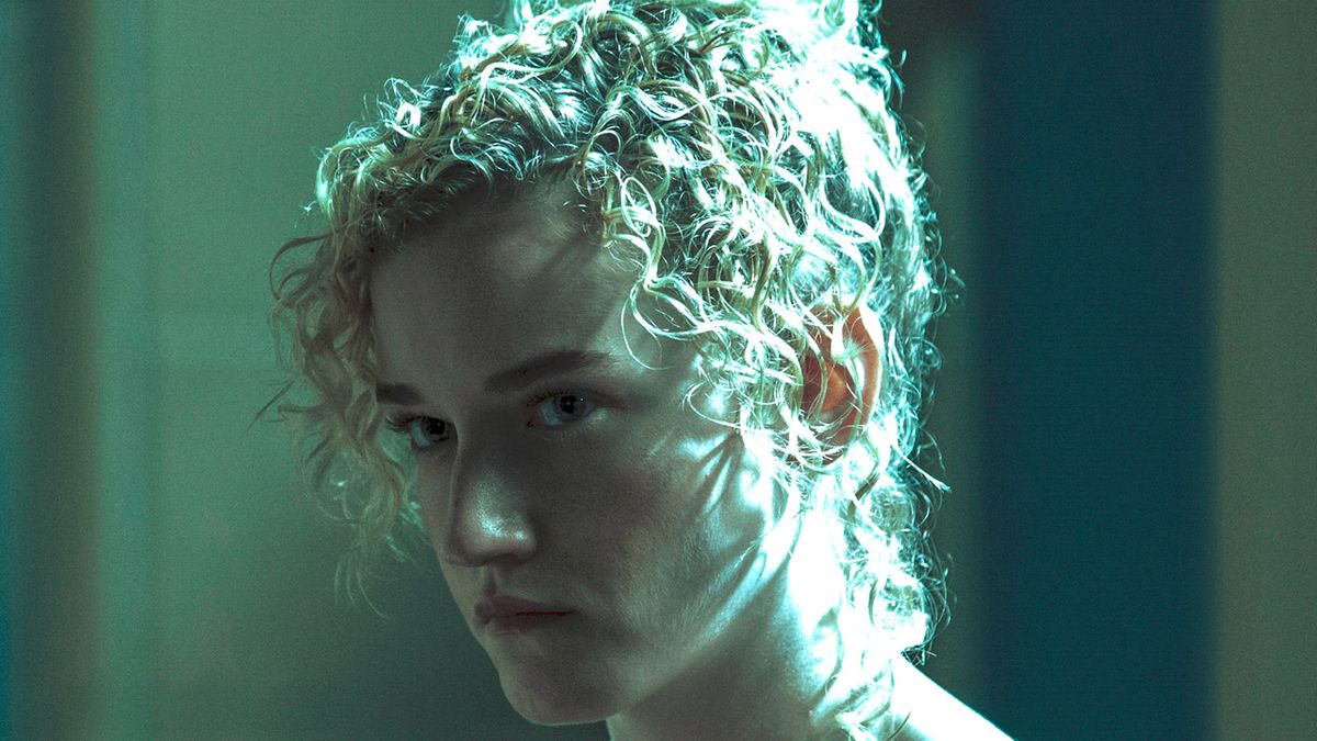 Julia Garner in Ozark. 