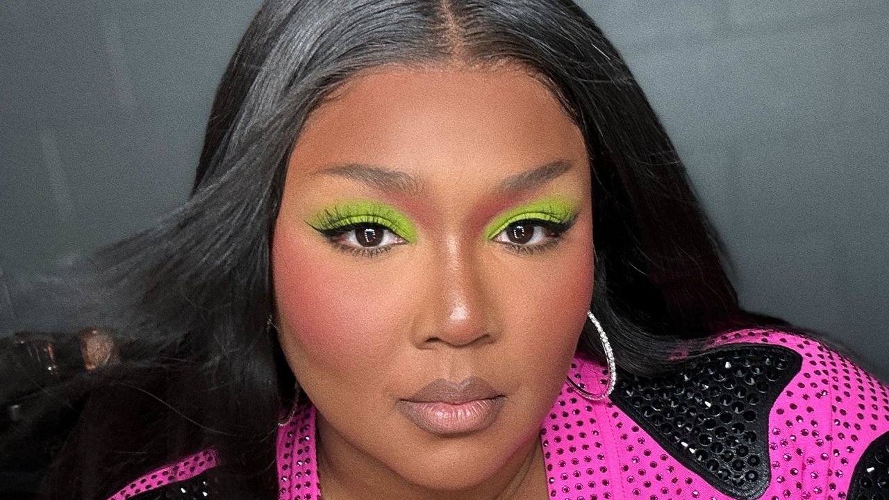 lizzo makeup for special 2our