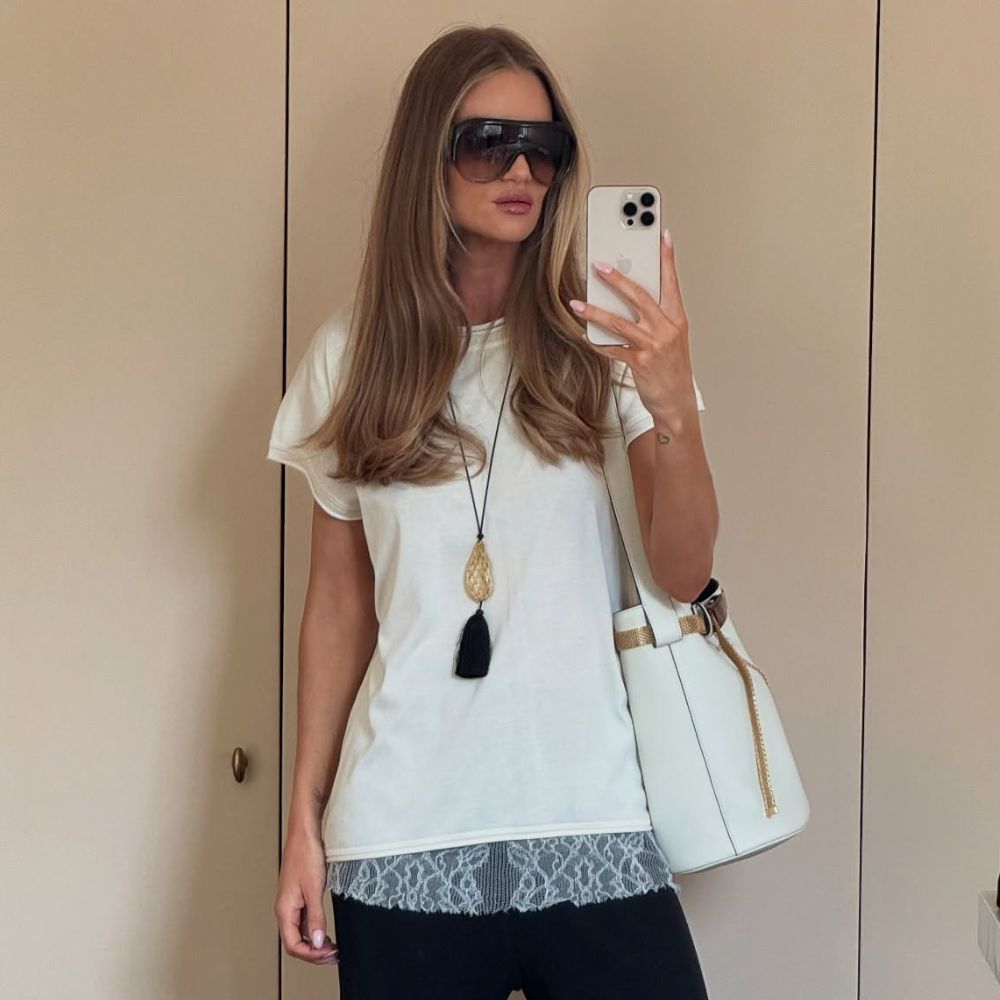 Rosie Huntington-Whiteley wears a pendant necklace.