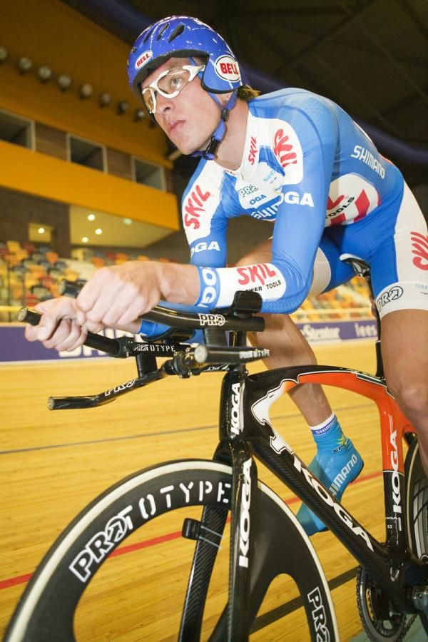 Dominique Cornu shows off Skil-Shimano's freshly redesigned skinsuit