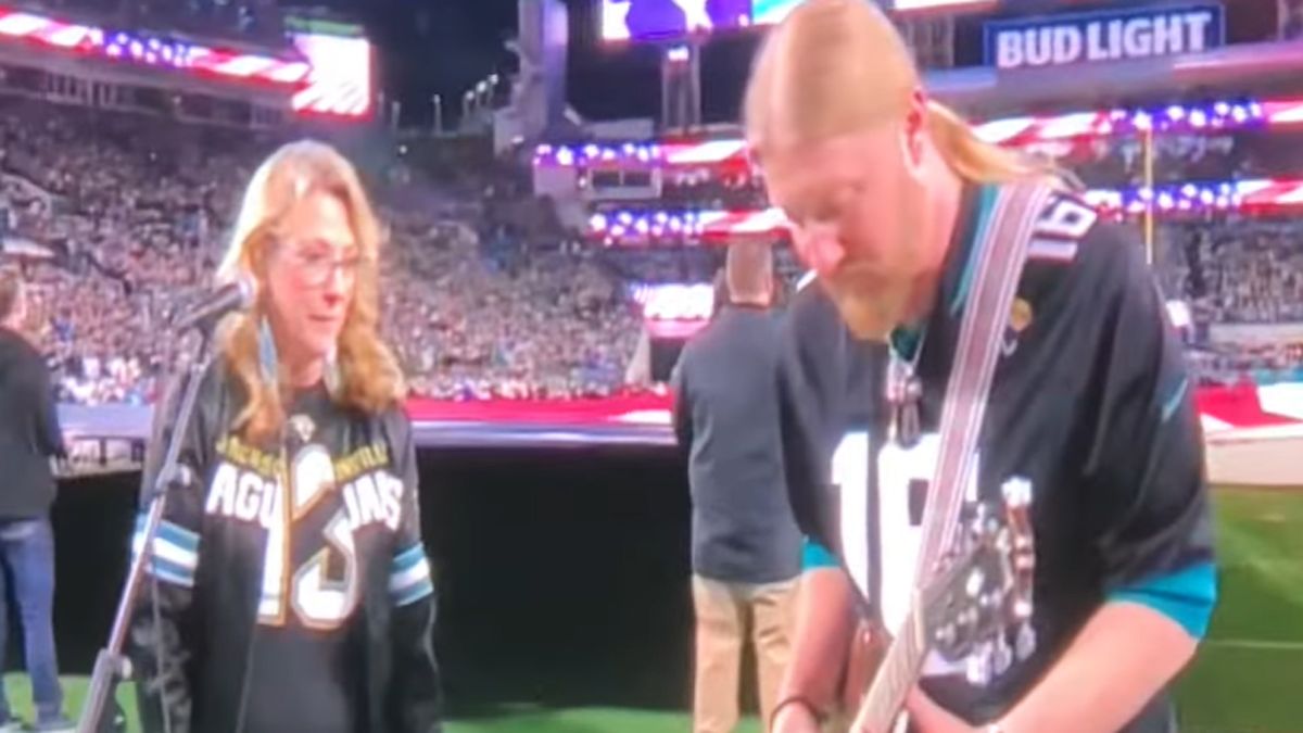 Susan Tedeschi Sings National Anthem Prior To Jacksonville Jaguars' Playoff  Game