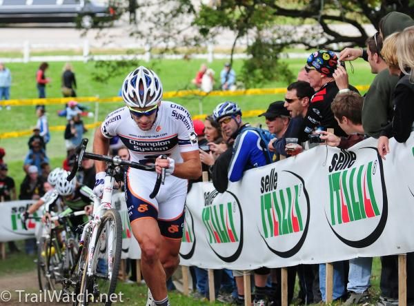 Christian Heule (Champion Systems LBS) showing how the Europeans do it