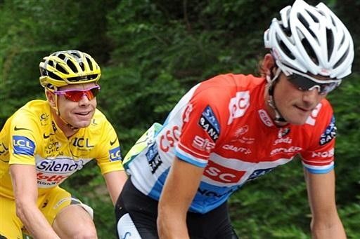 Evans keeps an eye on his main rival