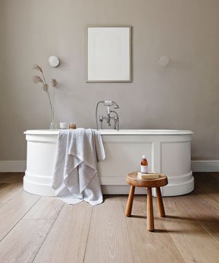 Bath ideas with white tub and neutral wall