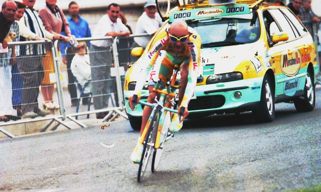 Marco Pantani taking a bend on the opening day of his victorious 1998 Giro in Nice