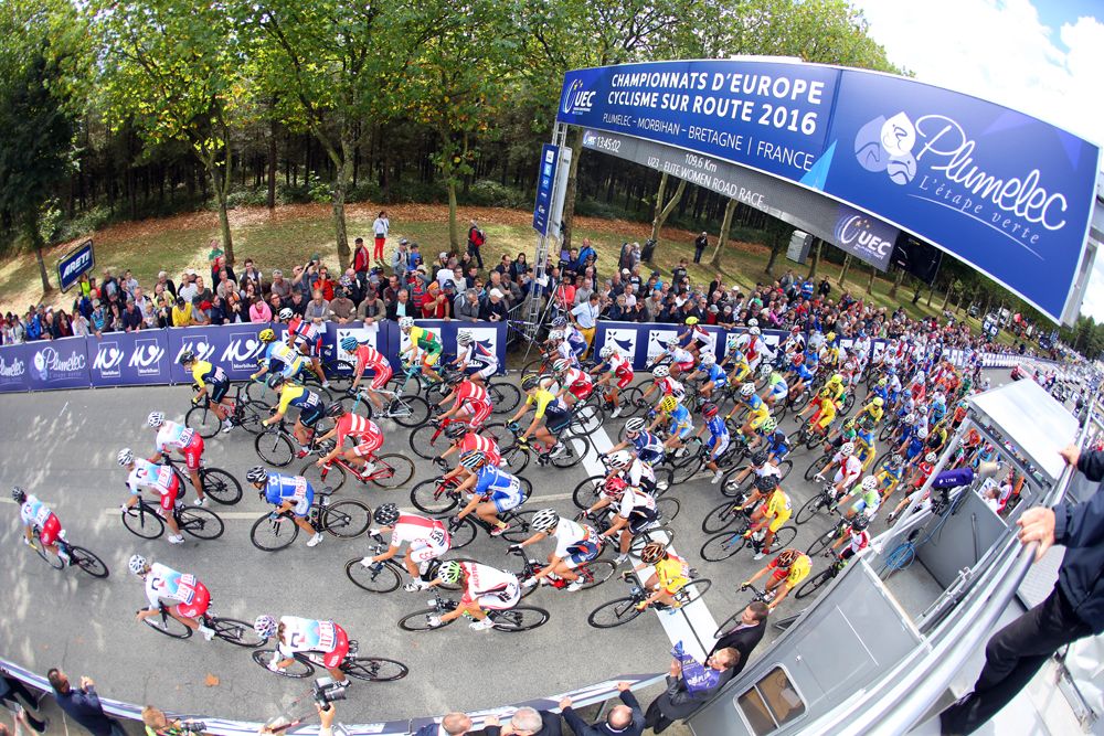 On the start line of the women'e European road championships