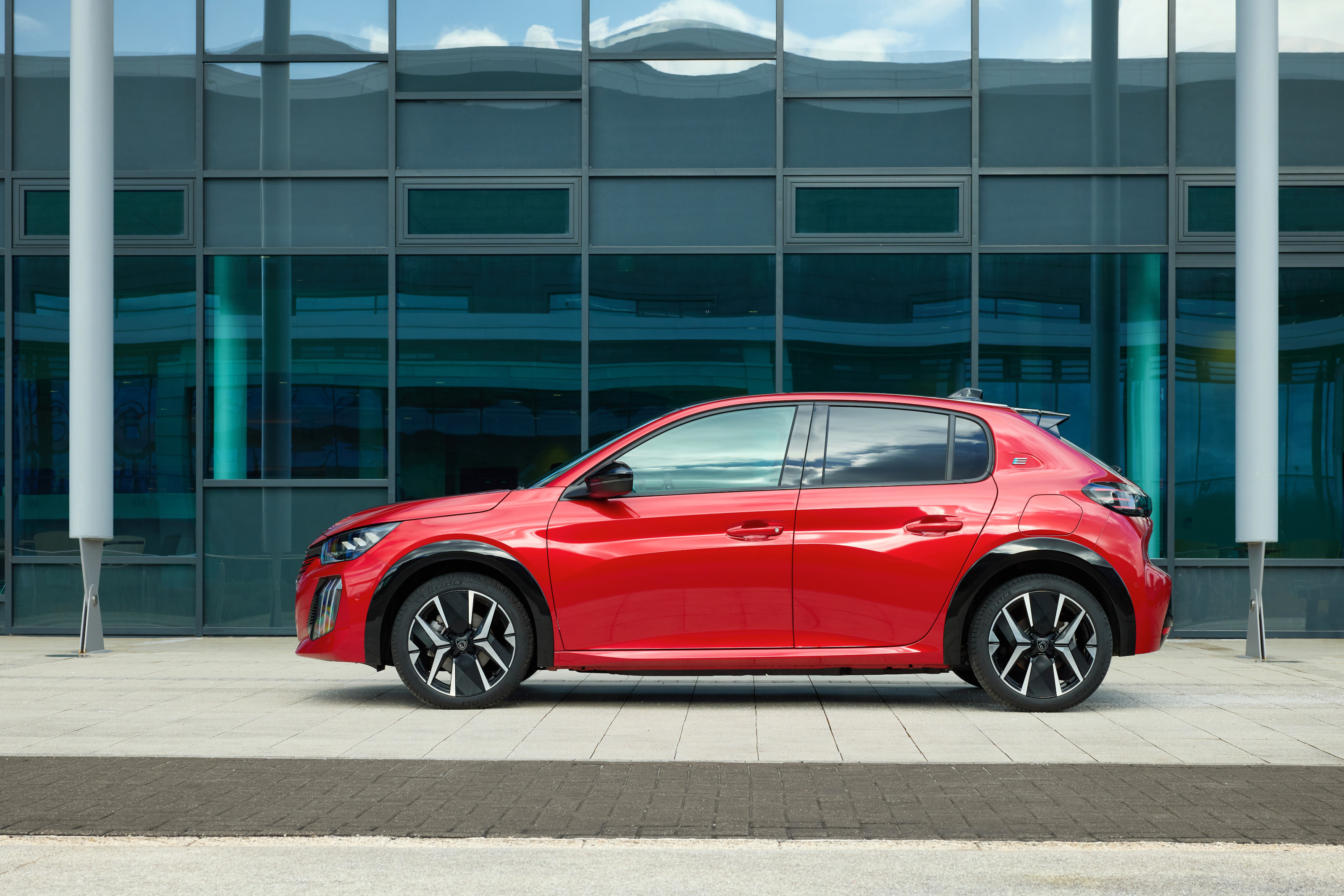 Peugeot E-208 GT