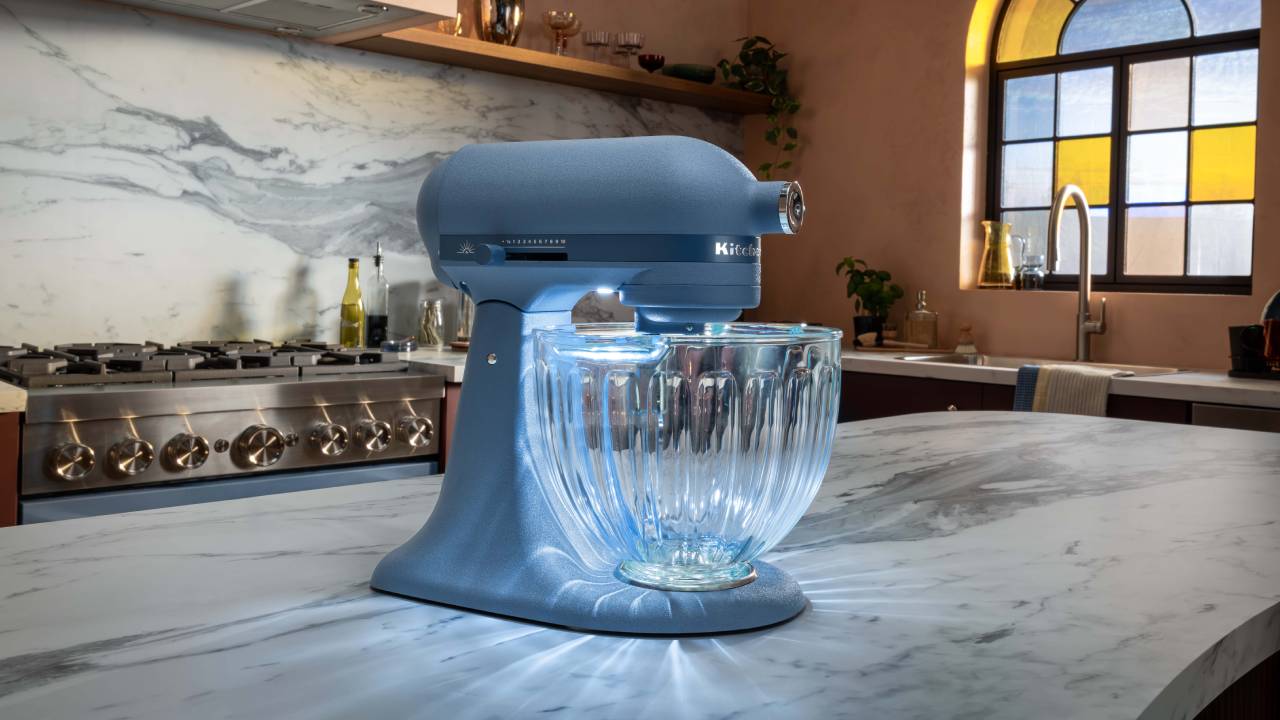 KitchenAid Luminaire Design Series Artisan Plus 4.7L Tilt-Head Stand Mixer with Fluted Glass Bowl
