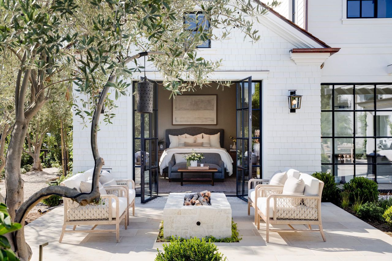 slurried stone firepit with sofa seating by Garden Studio Design