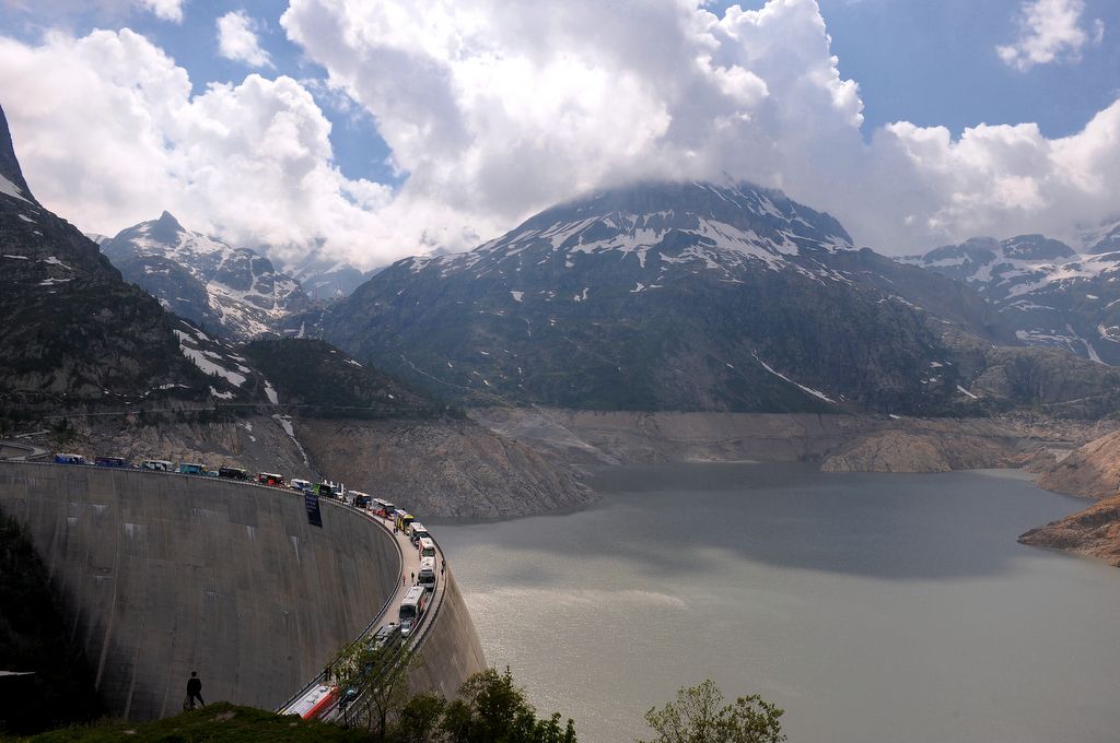 The peloton will pass by the Lac d'Emosson in the way to the Finhaut-Emosson finish line as it did at the 2014 Dauphine