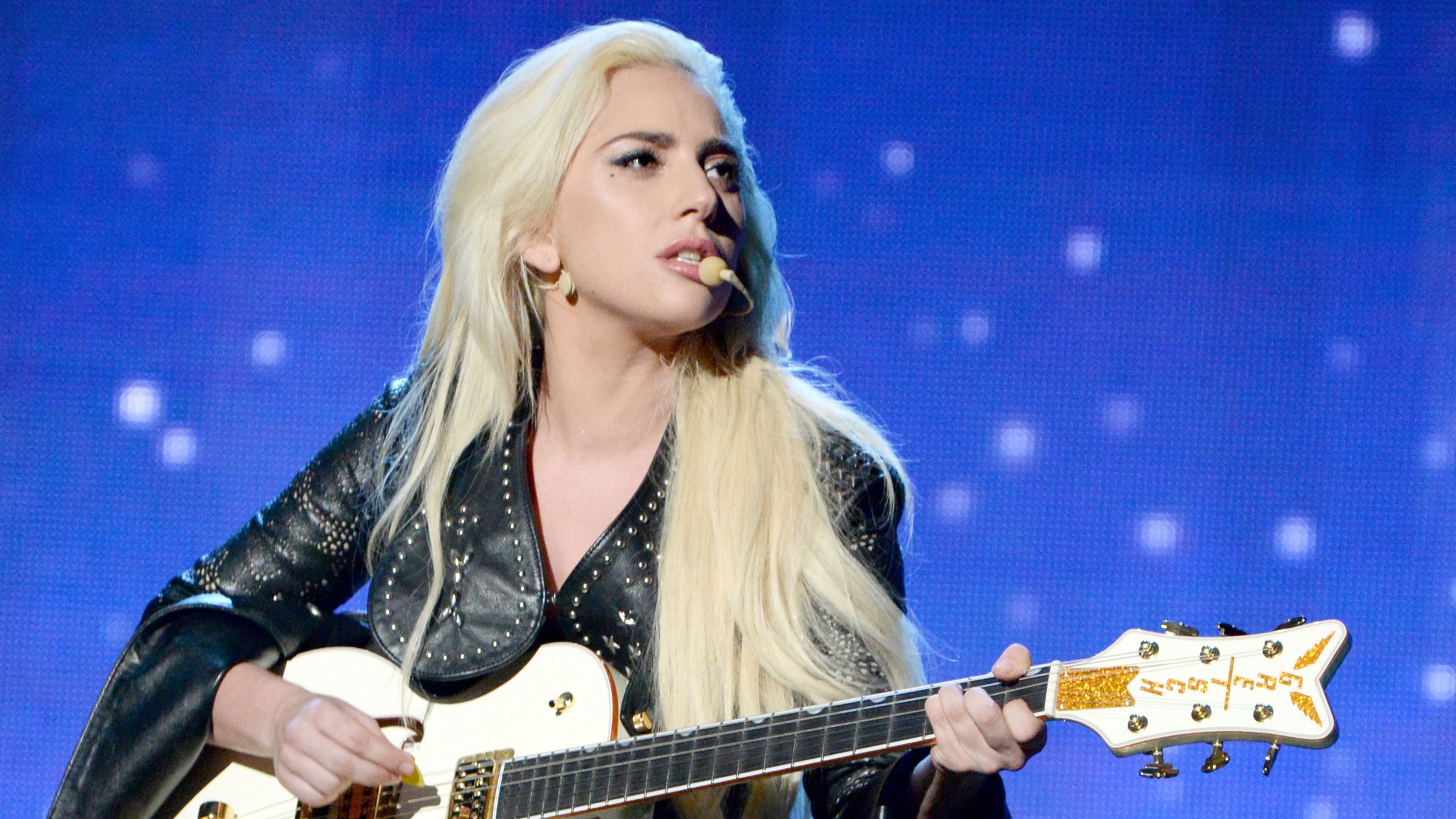 Lady Gaga Gives Moving Performance At Shelter For Homeless Lgbtq Youth Marie Claire 9968