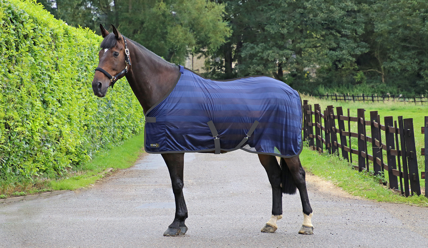 26790 - StormX Original Mesh Cooler Rug - Lifestyle